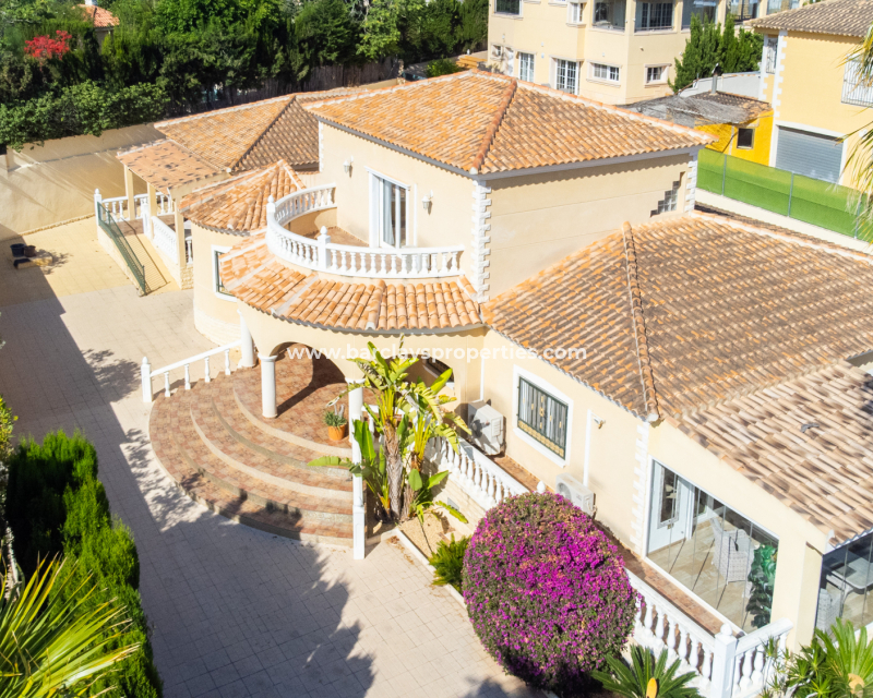 Resale - Freistendhe Villa - Urb. La Marina