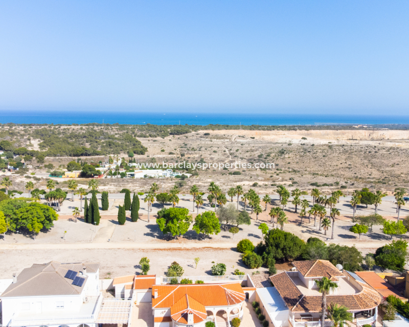 Resale - Freistendhe Villa - Urb. La Marina