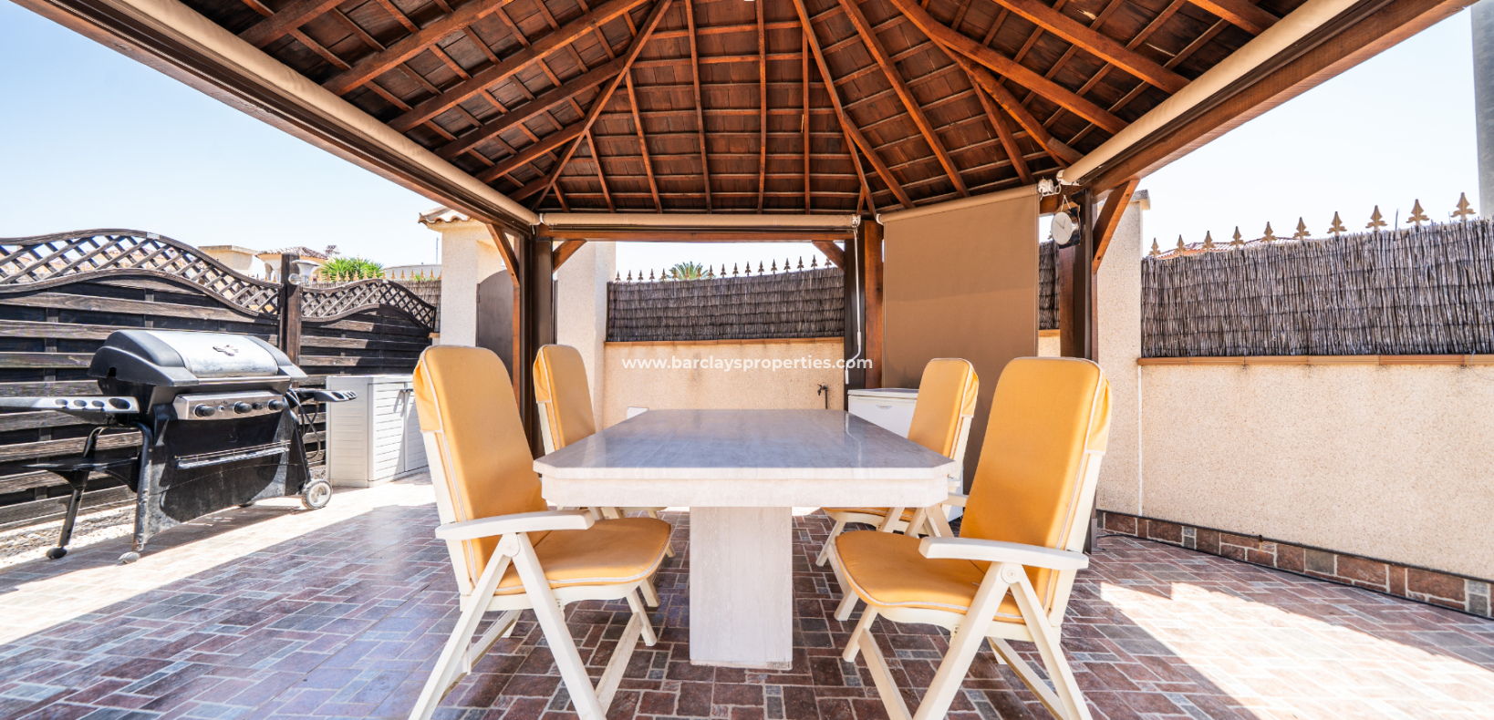 Resale - Freistendhe Villa - Urb. La Marina