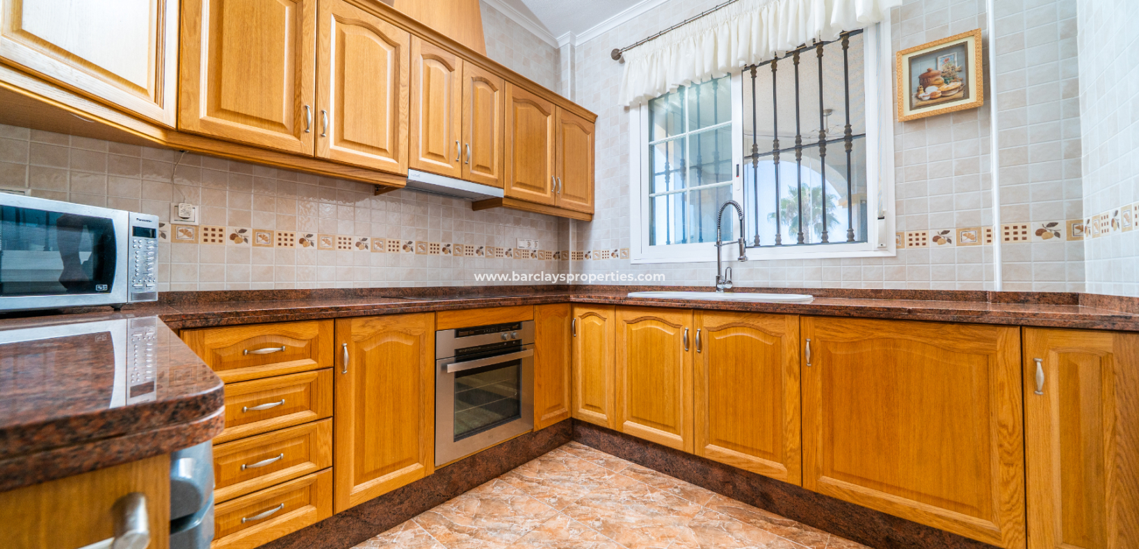 Resale - Freistendhe Villa - Urb. La Marina