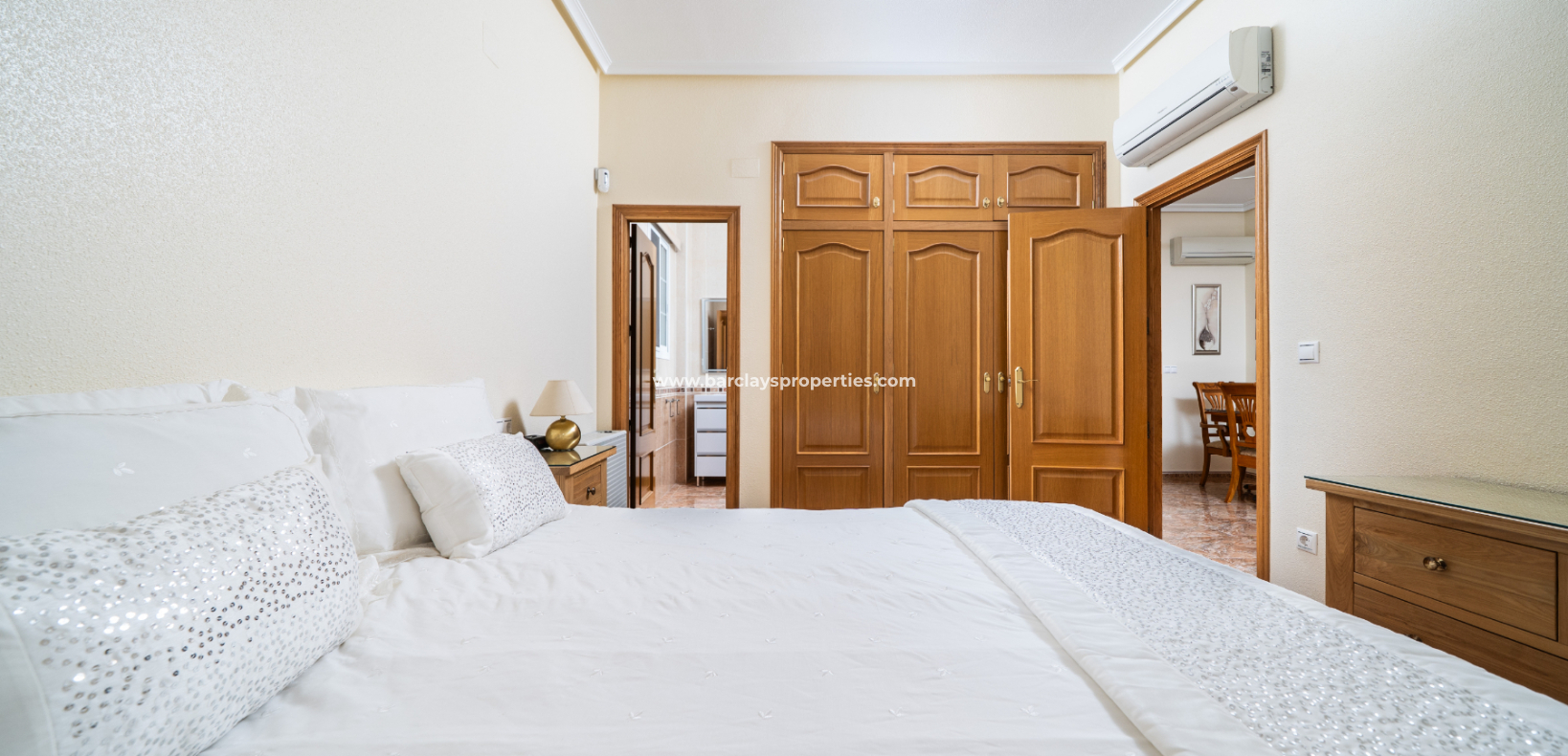 Resale - Freistendhe Villa - Urb. La Marina