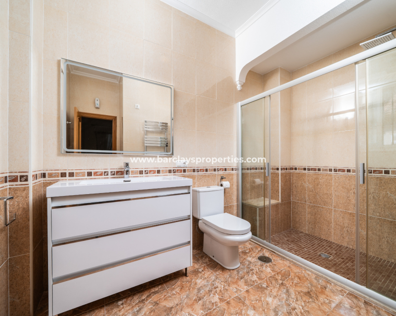 Resale - Freistendhe Villa - Urb. La Marina