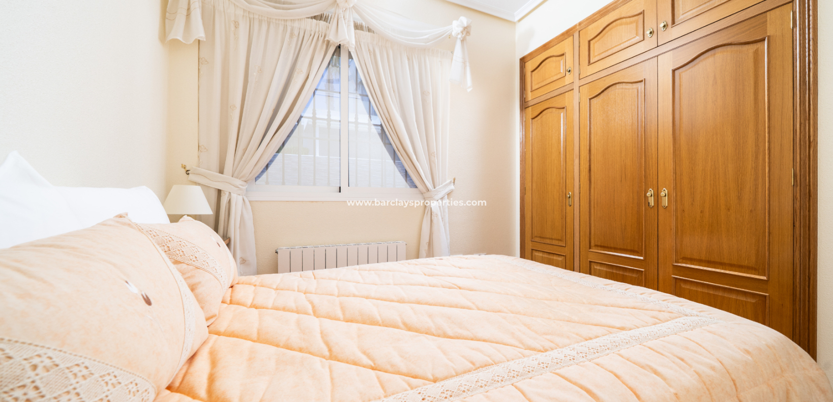 Resale - Freistendhe Villa - Urb. La Marina