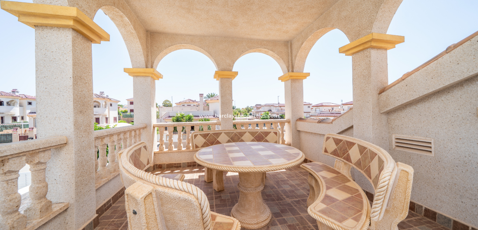 Resale - Freistendhe Villa - Urb. La Marina