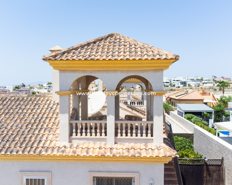 Resale - Freistendhe Villa - Urb. La Marina