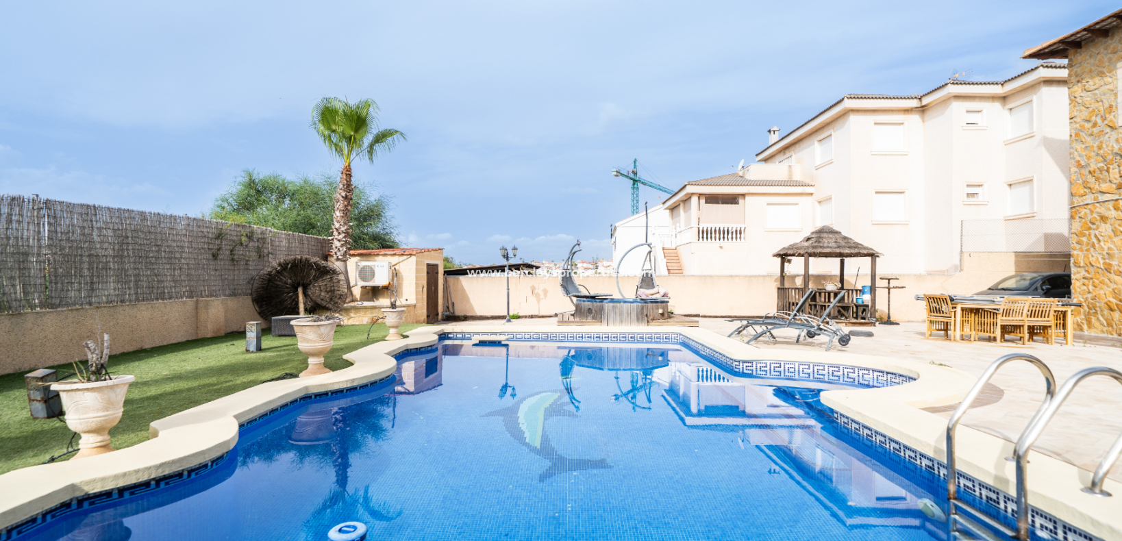 Resale - Freistendhe Villa - Urb. La Marina