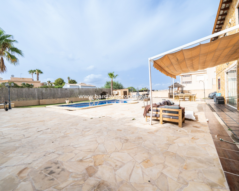 Resale - Freistendhe Villa - Urb. La Marina