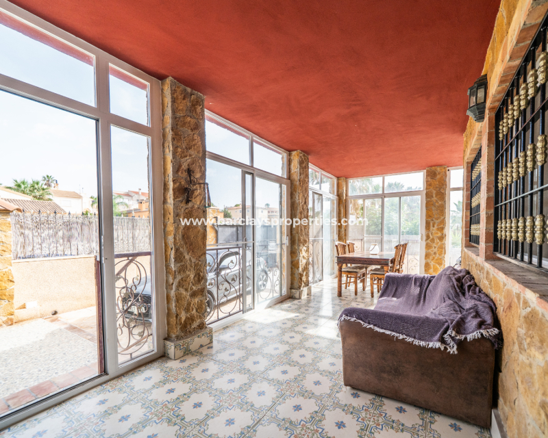 Resale - Freistendhe Villa - Urb. La Marina