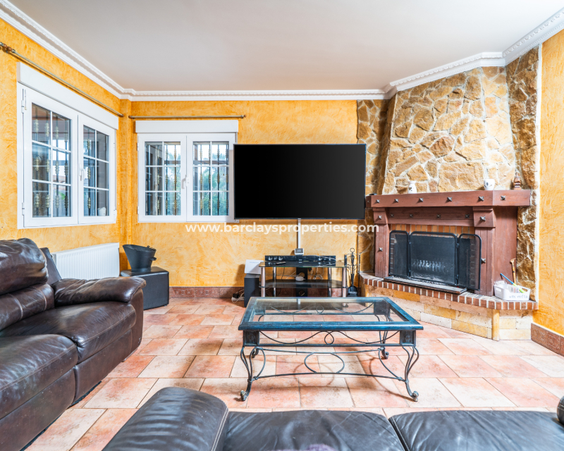 Resale - Freistendhe Villa - Urb. La Marina