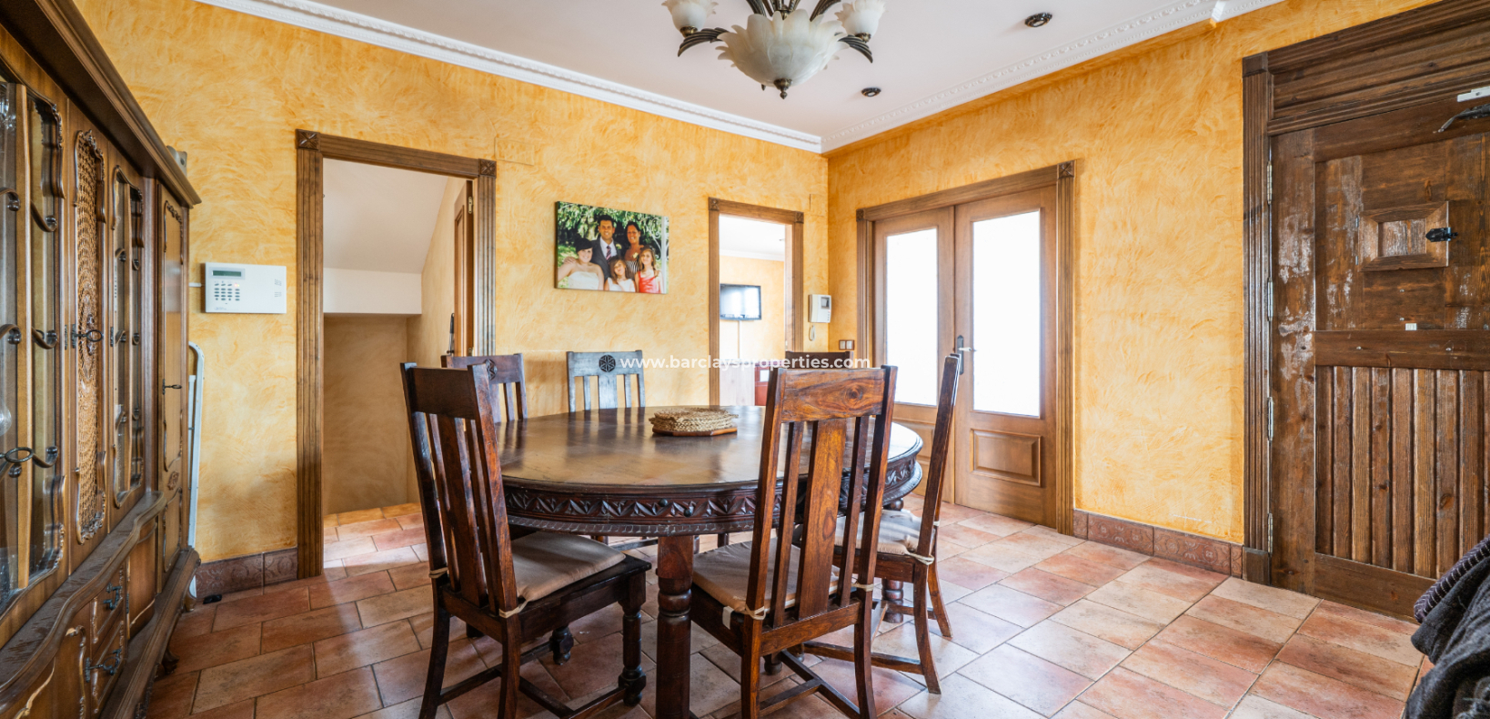 Resale - Freistendhe Villa - Urb. La Marina