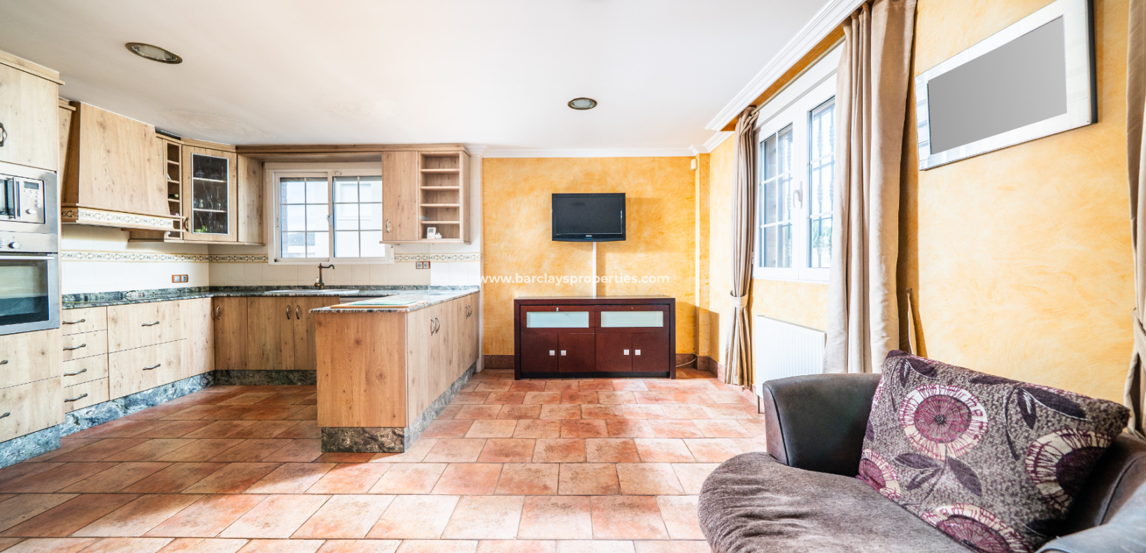 Resale - Freistendhe Villa - Urb. La Marina