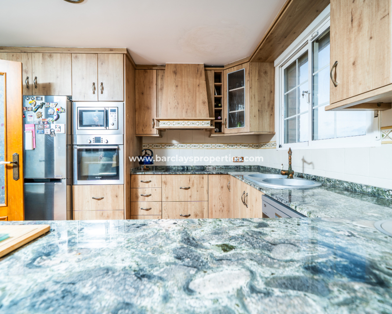 Resale - Freistendhe Villa - Urb. La Marina