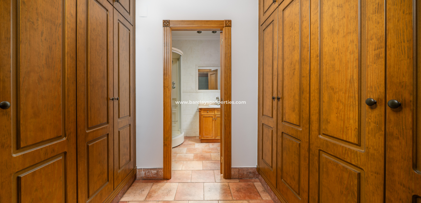 Resale - Freistendhe Villa - Urb. La Marina