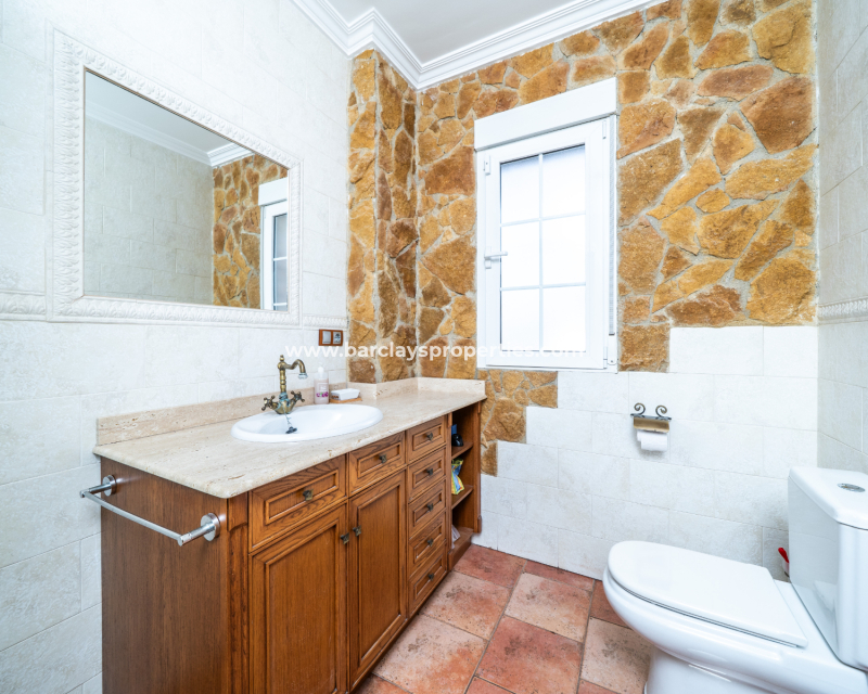 Resale - Freistendhe Villa - Urb. La Marina