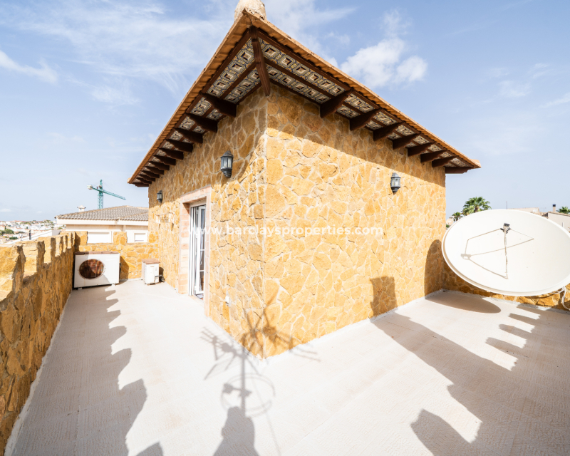 Resale - Freistendhe Villa - Urb. La Marina