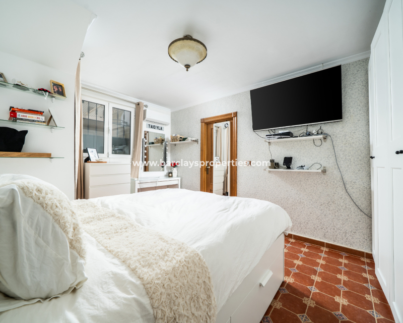 Resale - Freistendhe Villa - Urb. La Marina