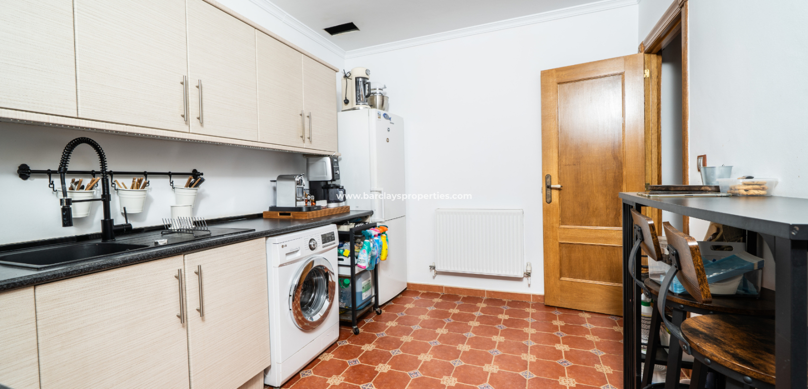 Resale - Freistendhe Villa - Urb. La Marina