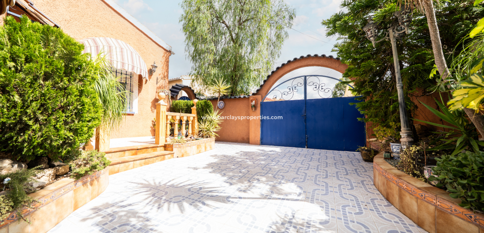 Resale - Freistendhe Villa - Urb. La Marina