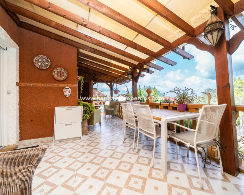 Resale - Freistendhe Villa - Urb. La Marina