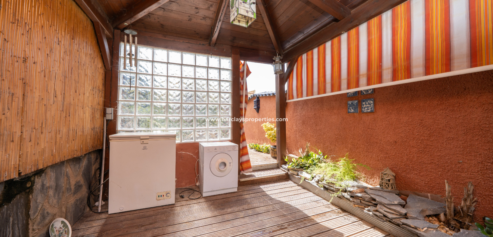 Resale - Freistendhe Villa - Urb. La Marina