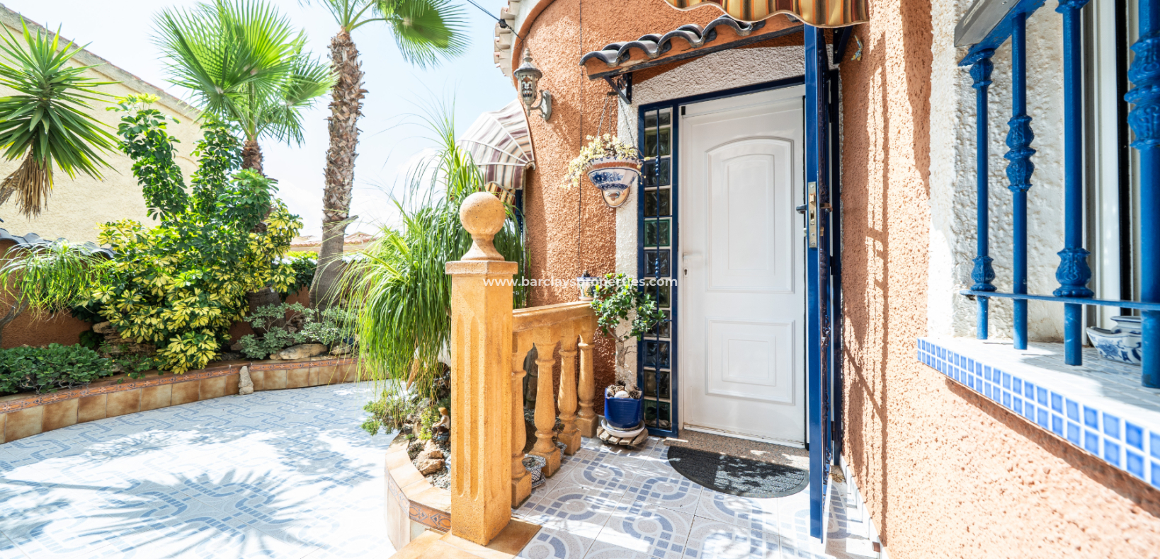 Resale - Freistendhe Villa - Urb. La Marina