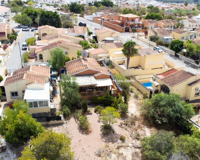 Resale - Freistendhe Villa - Urb. La Marina