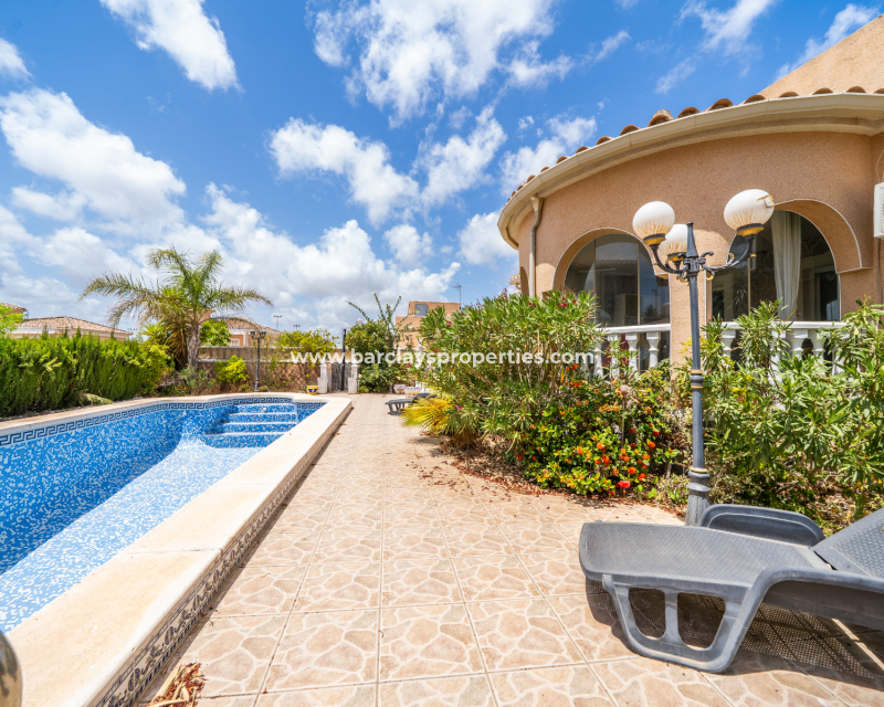 Resale - Freistendhe Villa - Urb. La Marina