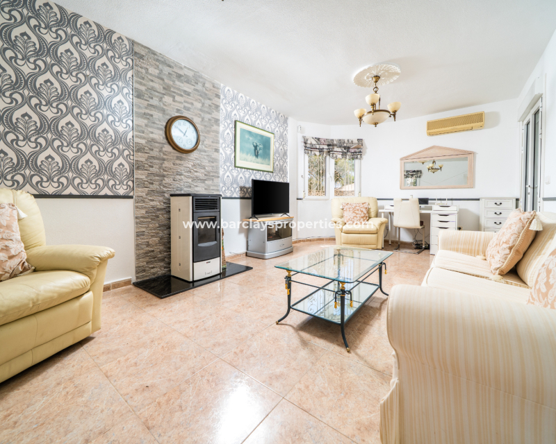Resale - Freistendhe Villa - Urb. La Marina