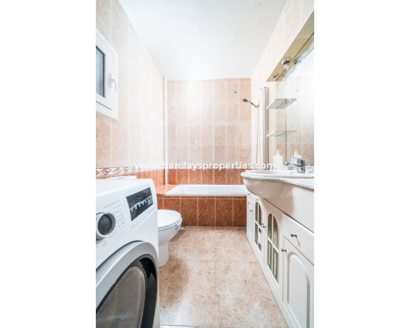 Resale - Freistendhe Villa - Urb. La Marina