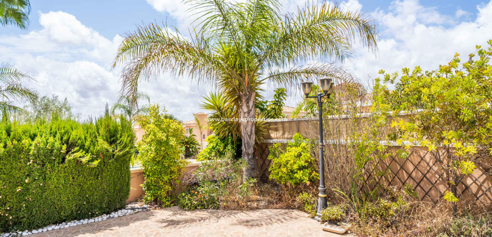 Resale - Freistendhe Villa - Urb. La Marina