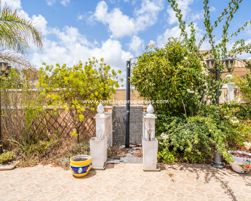 Resale - Freistendhe Villa - Urb. La Marina