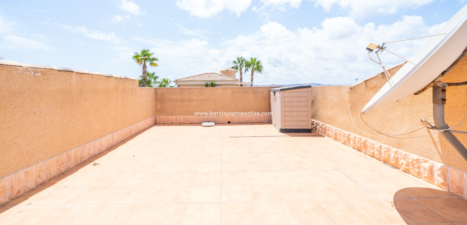 Resale - Freistendhe Villa - Urb. La Marina