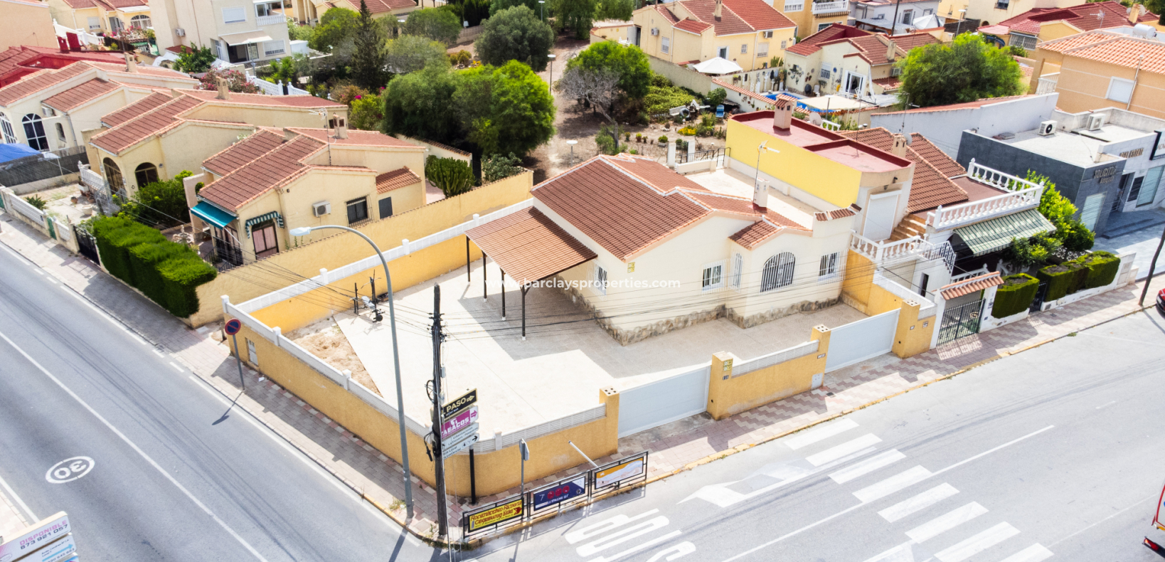 Resale - Freistendhe Villa - Urb. La Marina