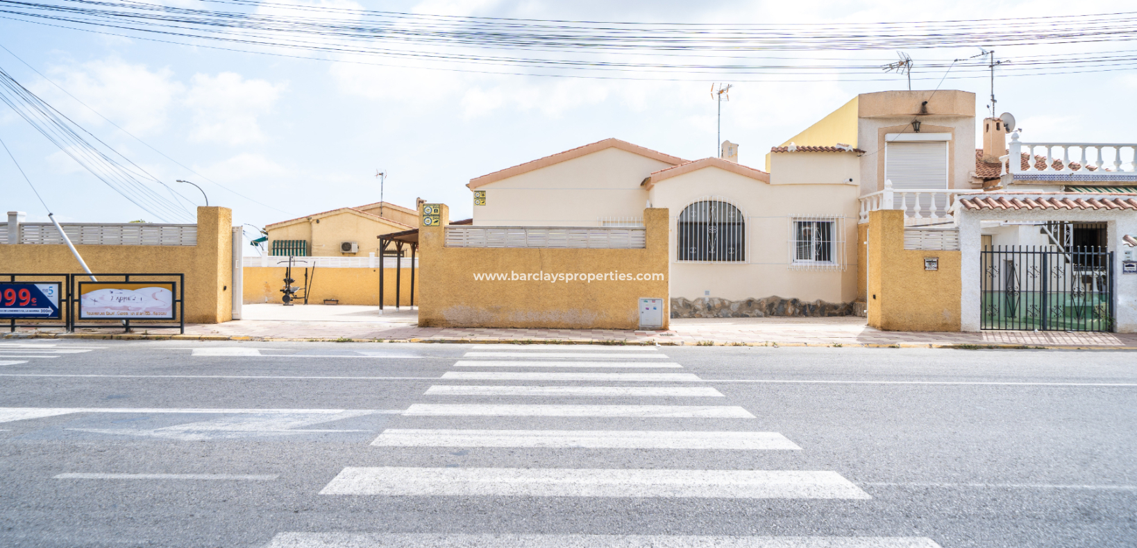 Resale - Freistendhe Villa - Urb. La Marina