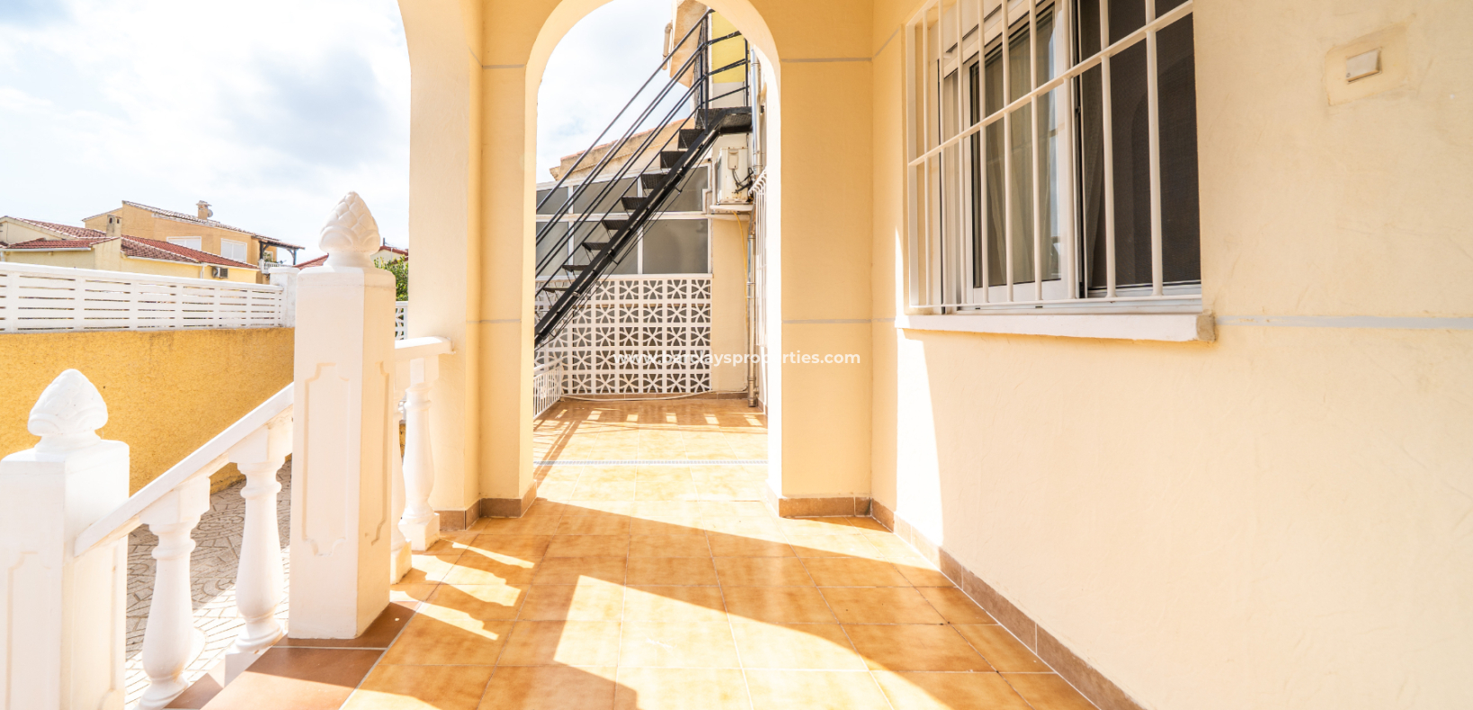 Resale - Freistendhe Villa - Urb. La Marina