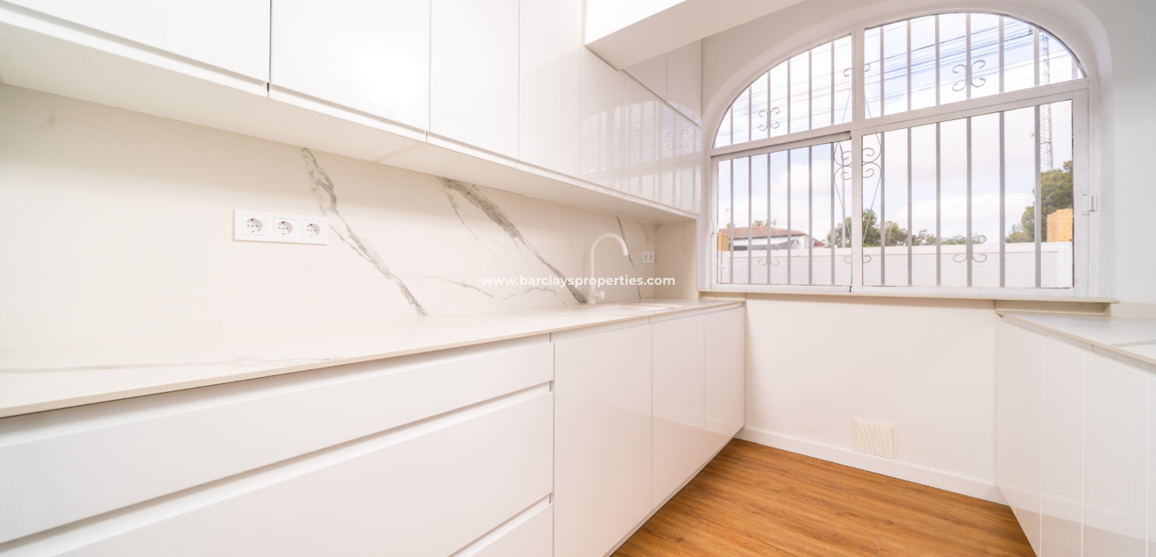 Resale - Freistendhe Villa - Urb. La Marina