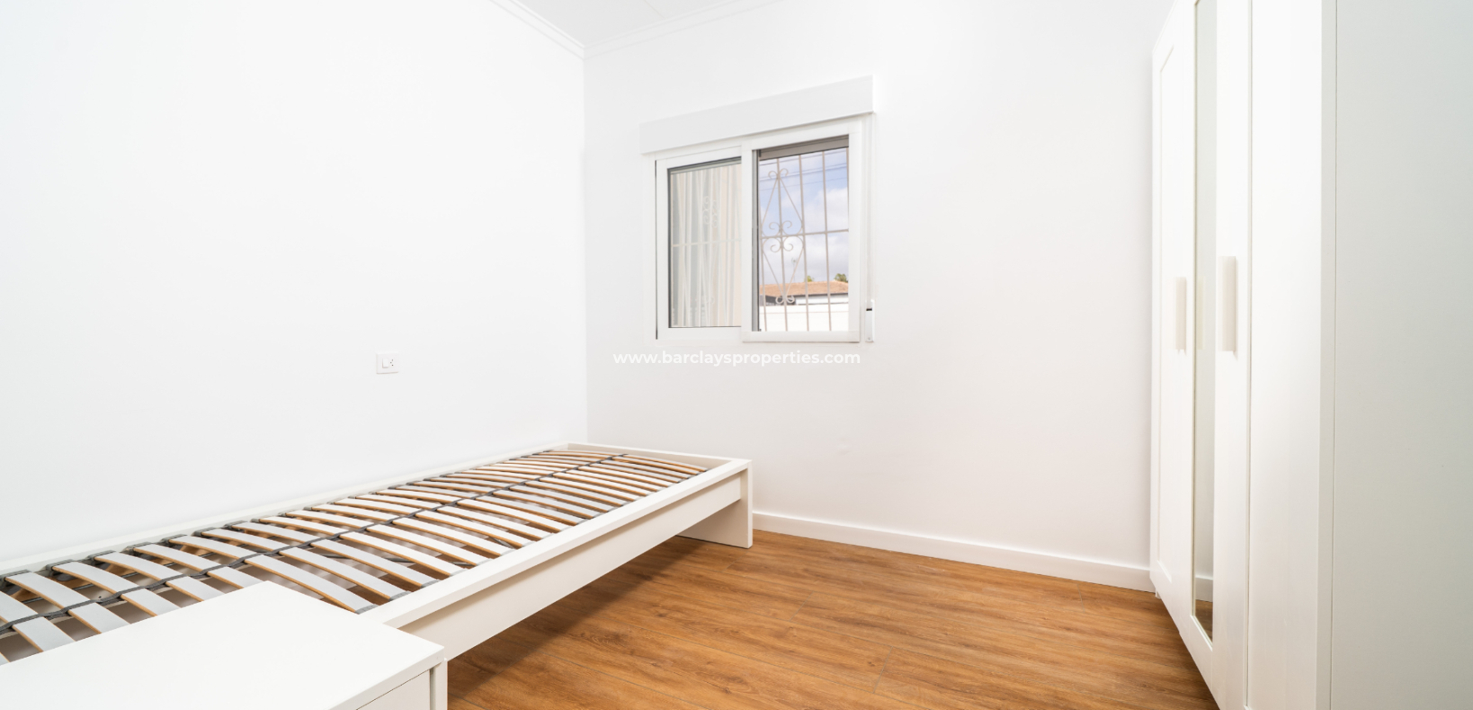 Resale - Freistendhe Villa - Urb. La Marina