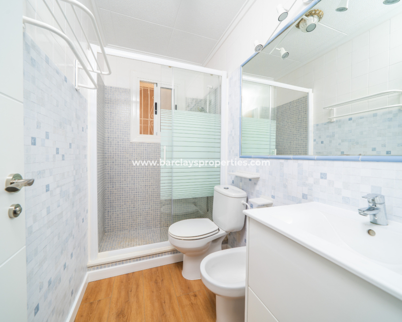 Resale - Freistendhe Villa - Urb. La Marina