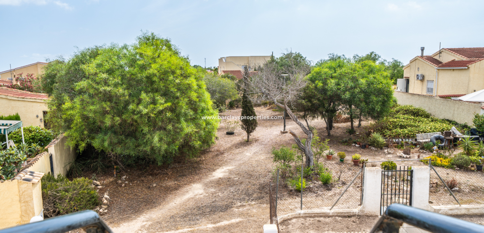 Resale - Freistendhe Villa - Urb. La Marina