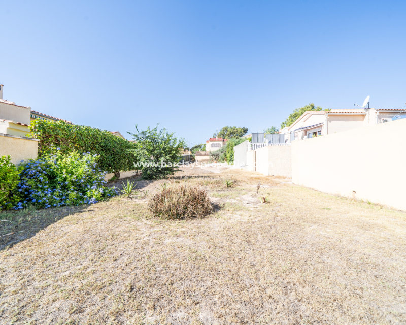 Resale - Freistendhe Villa - Urb. La Marina