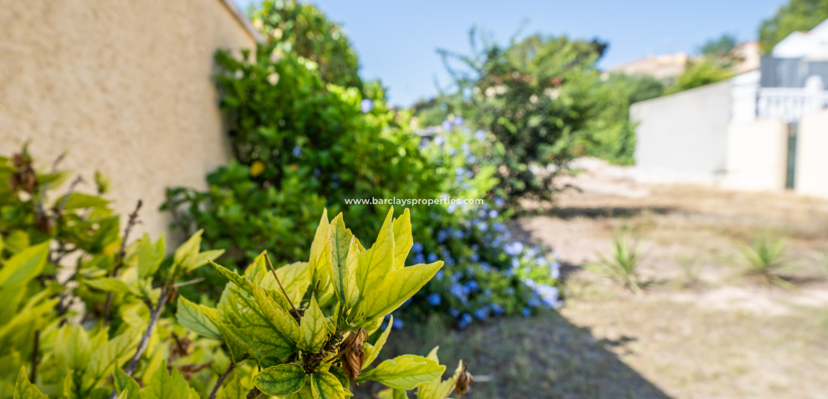 Resale - Freistendhe Villa - Urb. La Marina