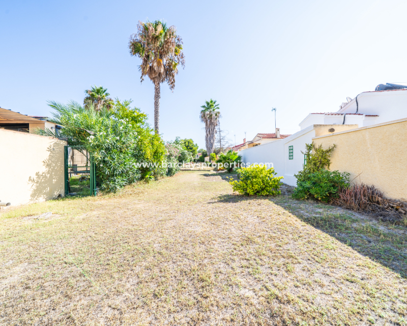 Resale - Freistendhe Villa - Urb. La Marina