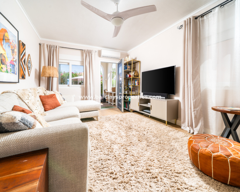 Resale - Freistendhe Villa - Urb. La Marina