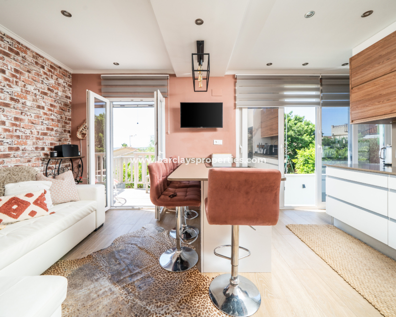 Resale - Freistendhe Villa - Urb. La Marina