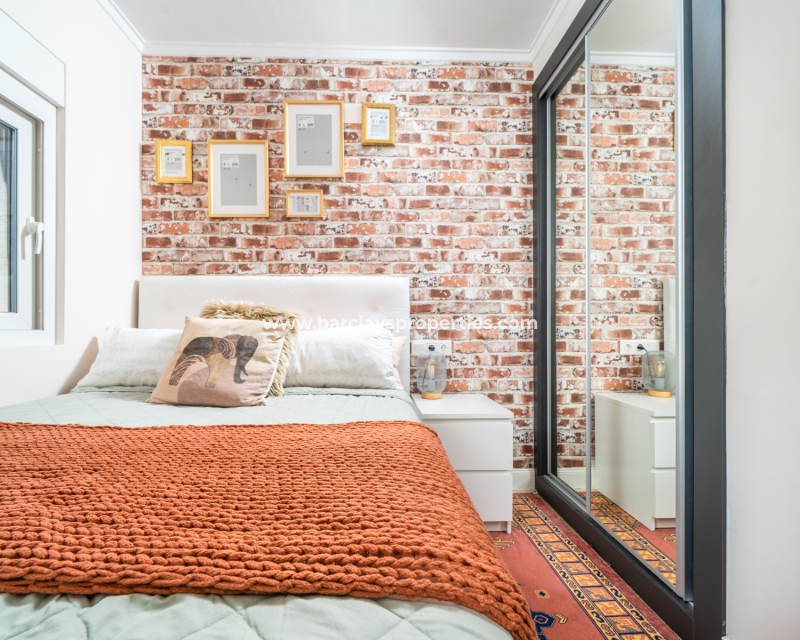 Resale - Freistendhe Villa - Urb. La Marina