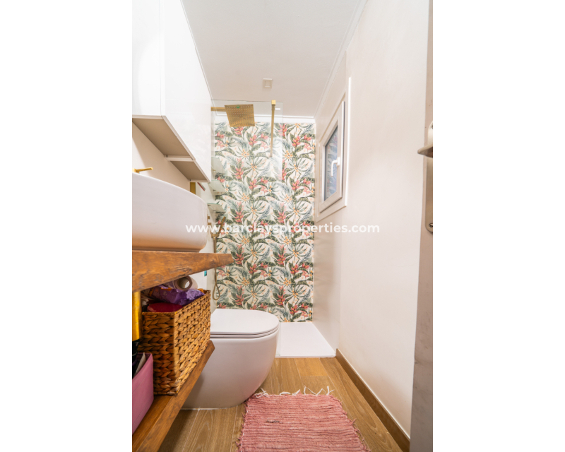 Resale - Freistendhe Villa - Urb. La Marina