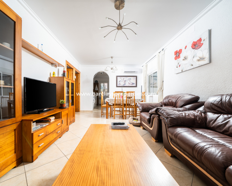 Resale - Freistendhe Villa - Urb. La Marina