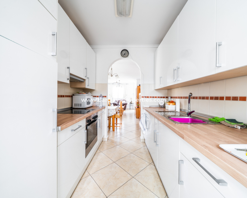 Resale - Freistendhe Villa - Urb. La Marina