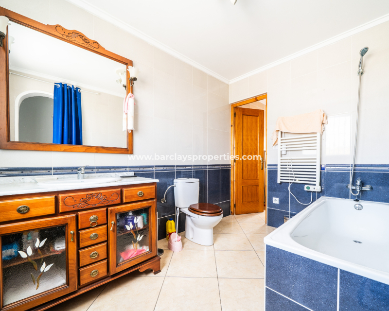 Resale - Freistendhe Villa - Urb. La Marina