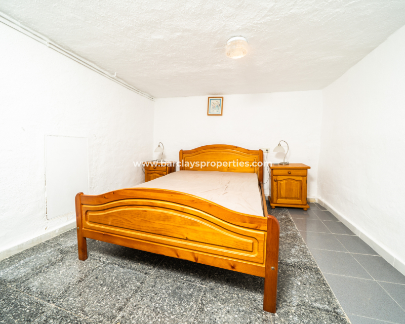 Resale - Freistendhe Villa - Urb. La Marina